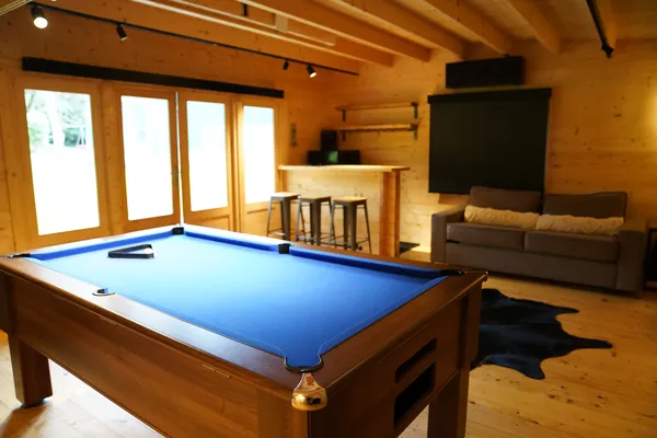 Pool table